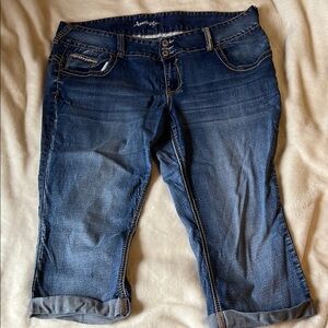 Amethyst Jeans Mid Blue Capri Denim